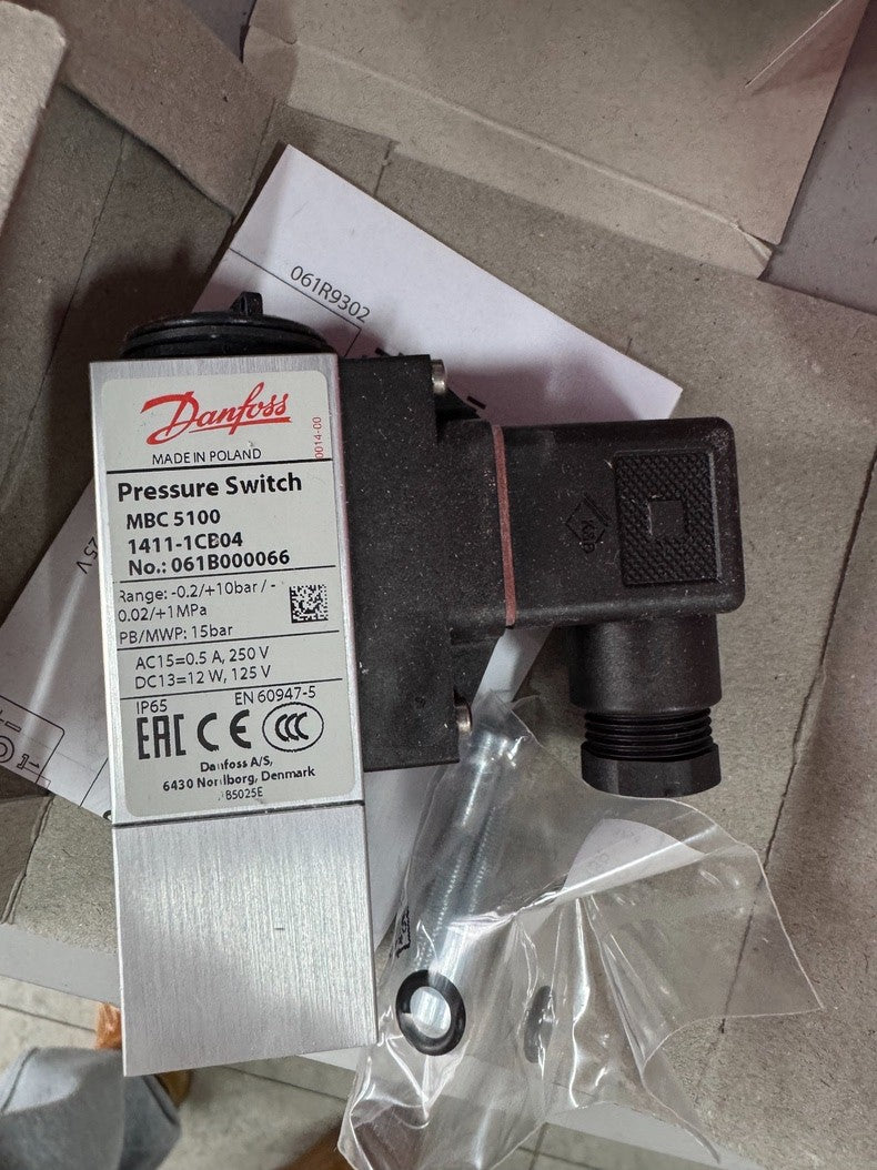 1PC New Danfoss MBC5100 061B100466 Pressure Switch