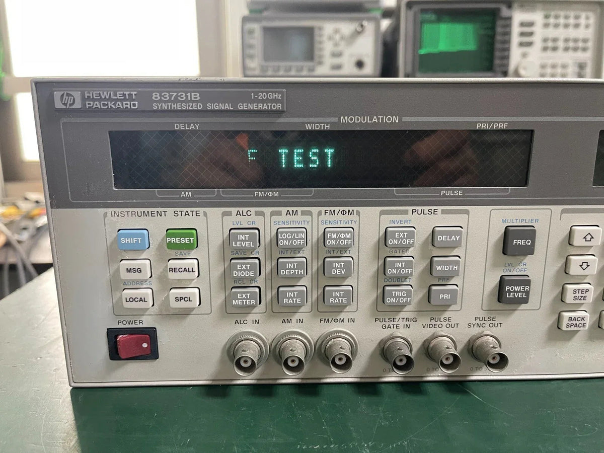 HP Agilent 83731B 1GHz-20GHz Synthesized Signal Generator