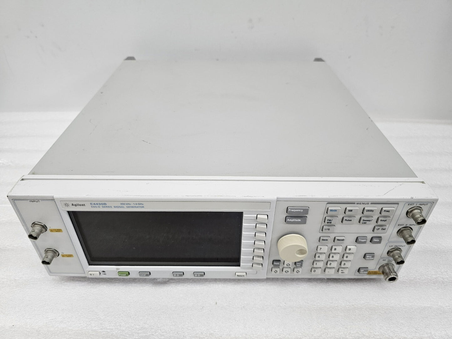 Agilent E4430B ESG-D Signal Generator 250kHz-1.0GHz