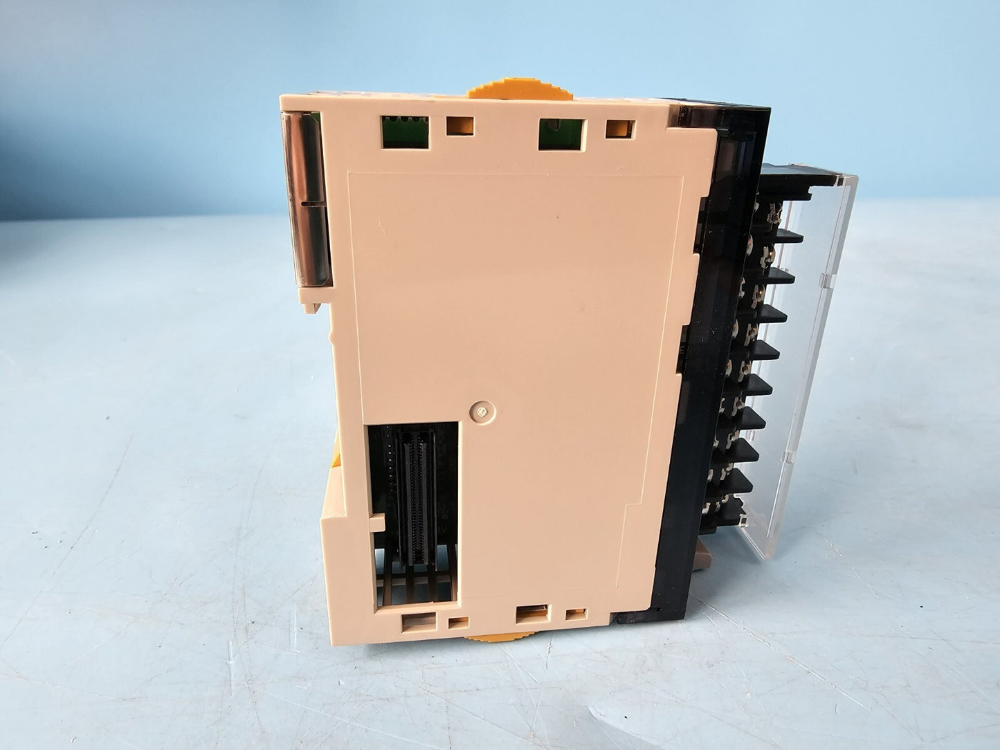 Omron CJ1W-DA08V D/A Unit