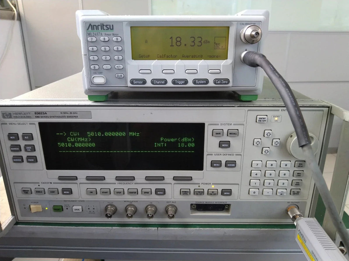 Agilent 83623A 10MHz-20GHz Synthesized Sweep Signal Generator