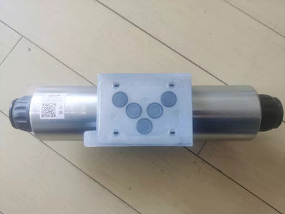 New Rexroth 4WE10E50 24V Solenoid Valve