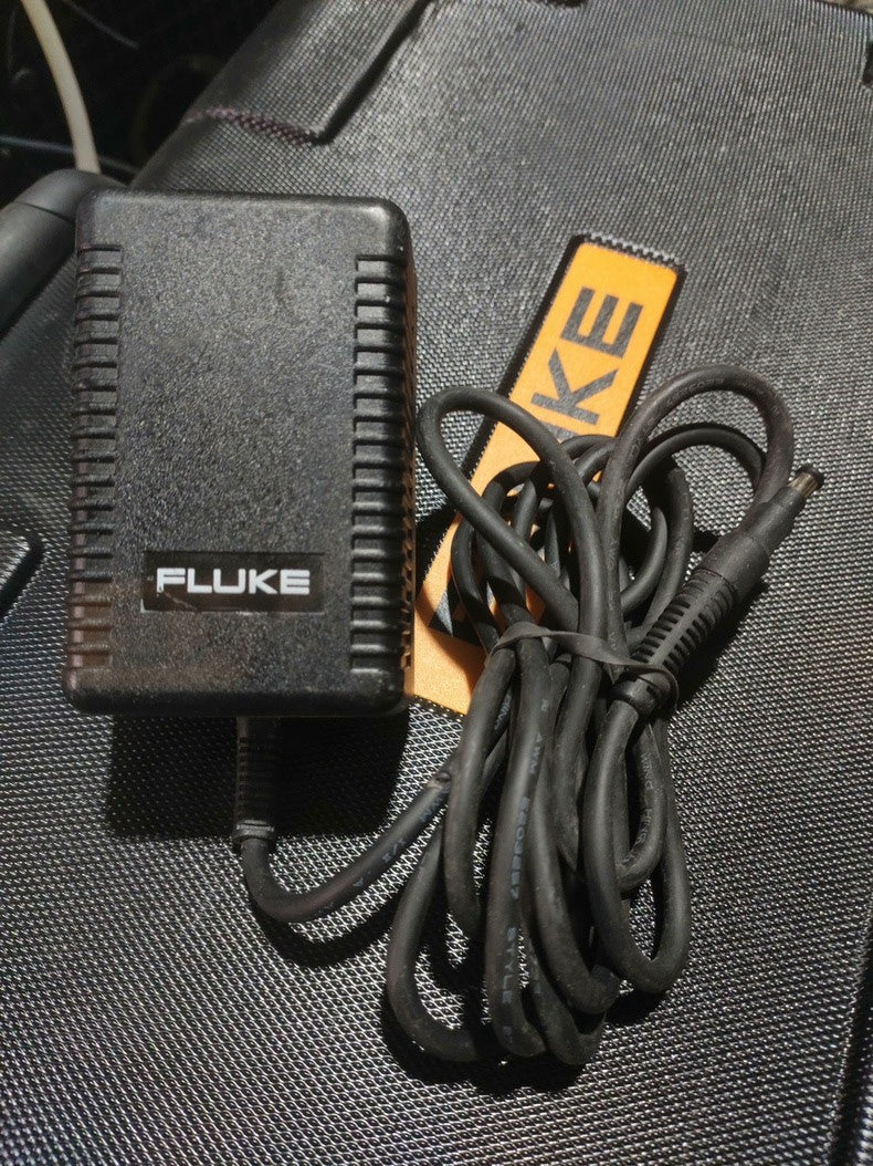 Used Fluke BC190/807 17.8V Battery Charger