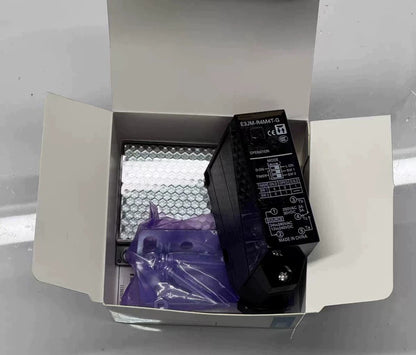 New Omron E3JM-R4M4T-G Photoelectric Sensor Switch