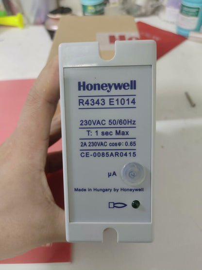 Honeywell R4343E1014 230VAC Flame Controller Relay