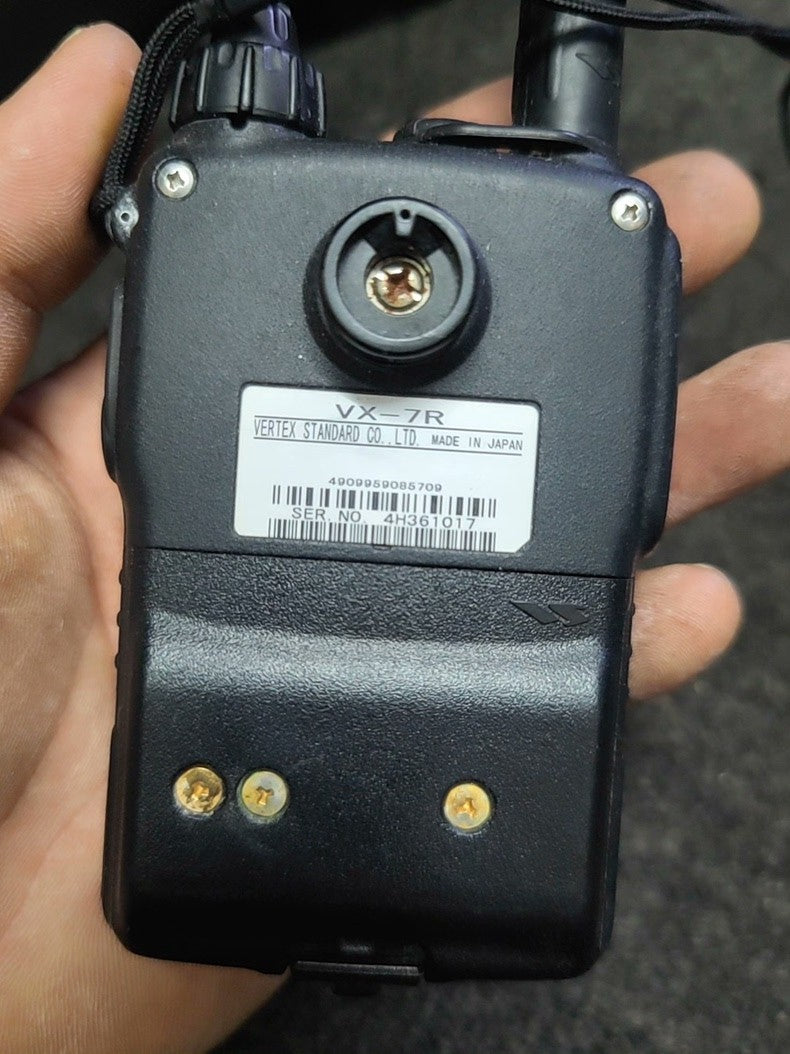 1PC Used Yaesu VX-7R Walkie Talkie with Battery Antenna & Charging Cable