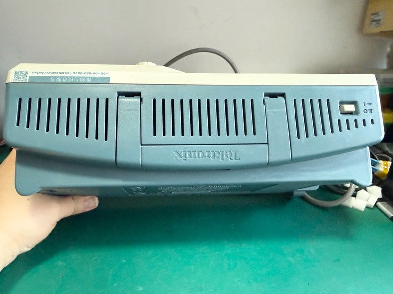 Used Tektronix TBS1202B-EDU 200MHz Oscilloscope