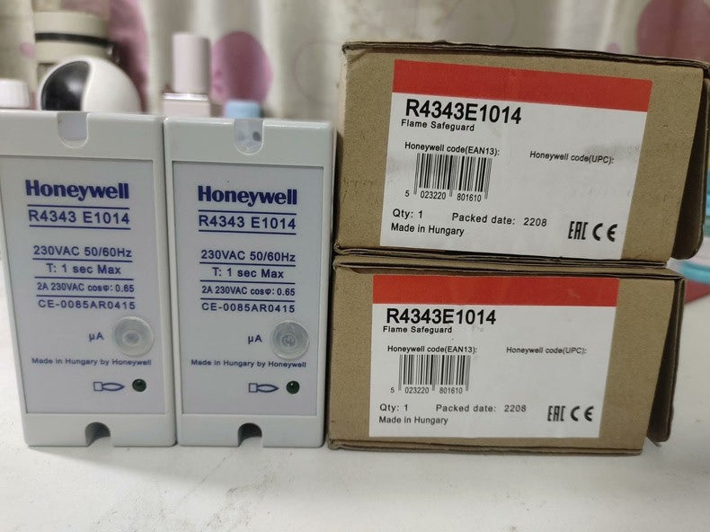 Honeywell R4343E1014 230VAC Flame Controller Relay