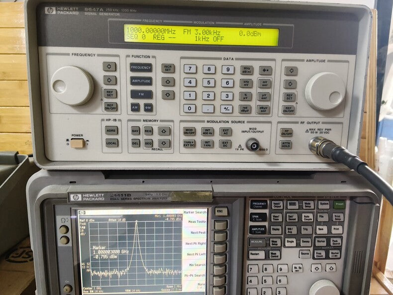 Used HP Agilent 8647A 250KHz-1GHz RF Signal Generator