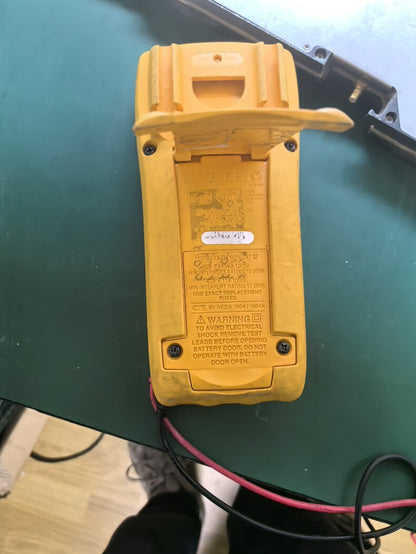 Used Fluke 175 True-RMS Digital Multimeter 600V