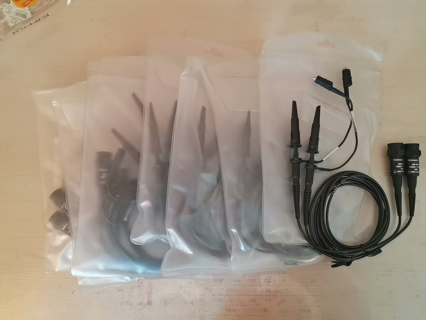 New Tektronix TPP0201 200MHz Passive Probe