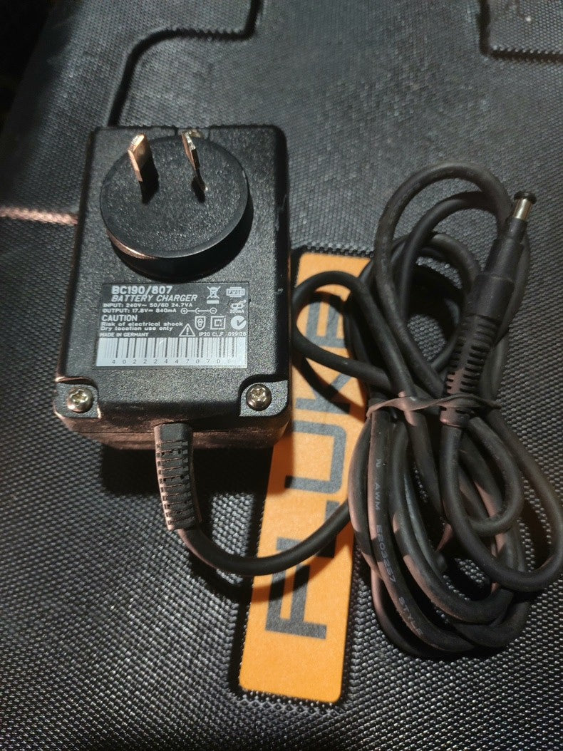 Used Fluke BC190/807 17.8V Battery Charger