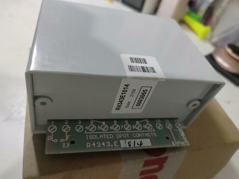 Honeywell R4343E1014 230VAC Flame Controller Relay