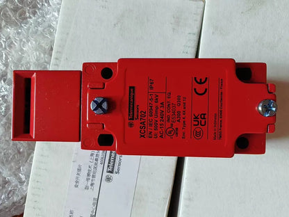 New Schneider XCSZ05 Safety Switch