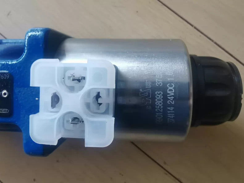 New Rexroth 4WE10E50 24V Solenoid Valve