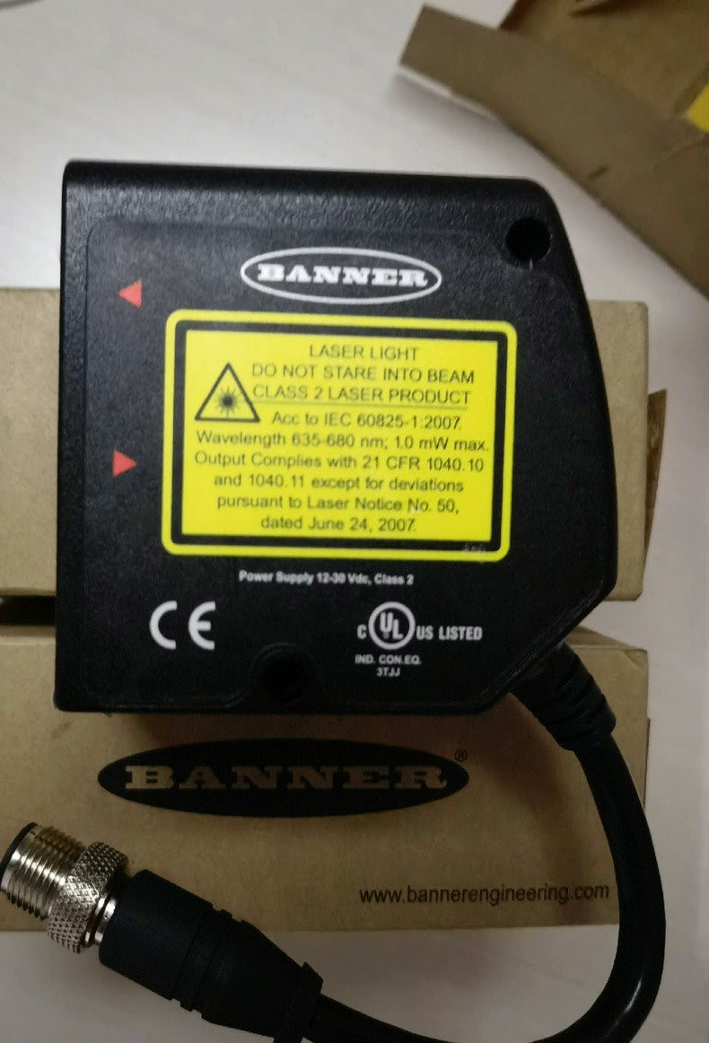 New Banner LE550IQP Laser Displacement Sensor 100-1000mm