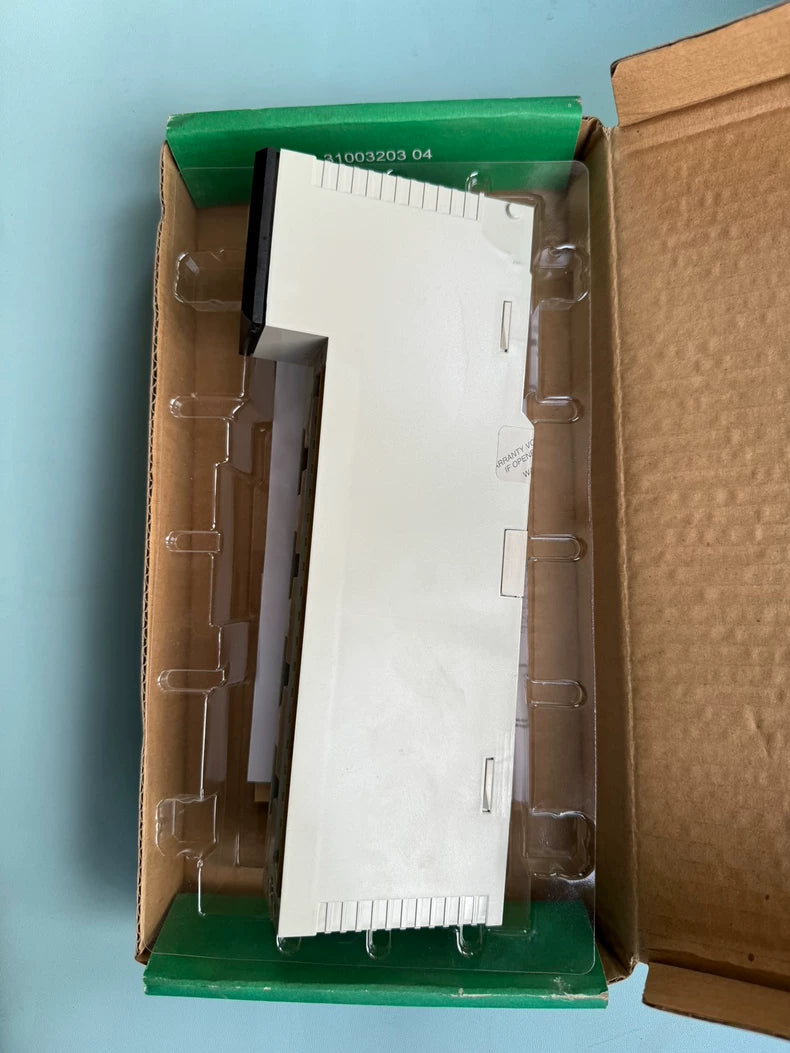 Used Schneider 140DDO35300C Digital Output Module