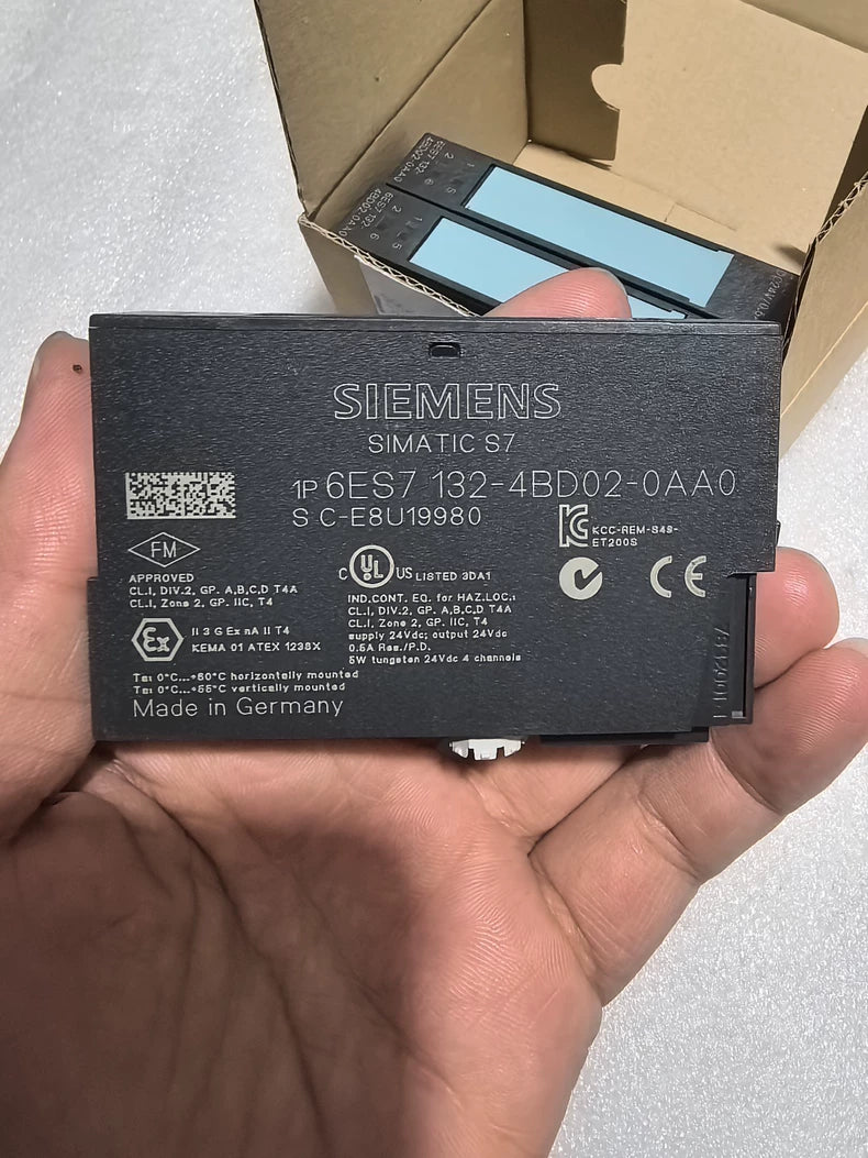 Used Siemens 6ES7 132-4BD02-0AA0 Digital Output