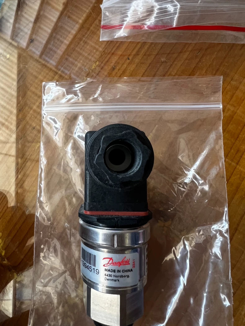 Used DANFOSS MBS3050 060G3583 Pressure Transmitter
