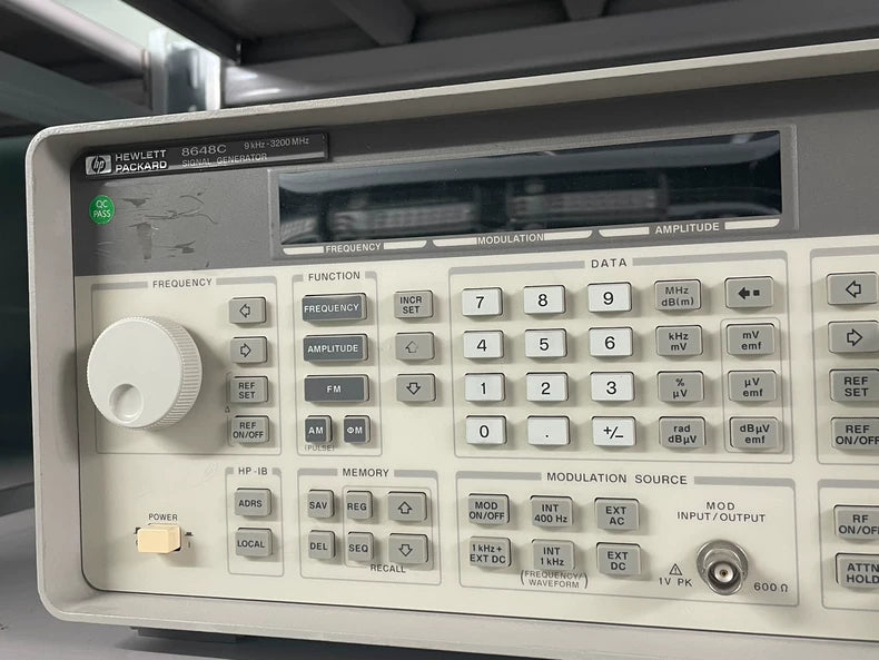 KEYSIGHT HP AGILENT 8648C Signal Generator 9kHz-3.2GHz