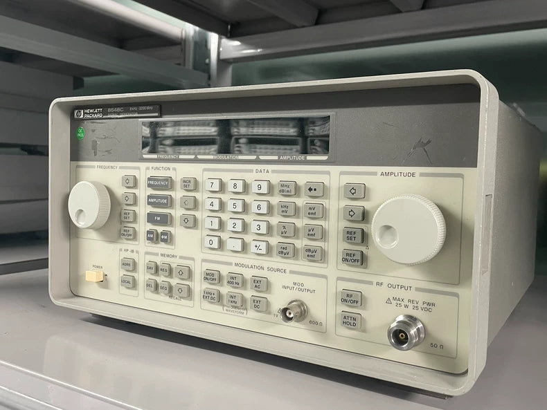 KEYSIGHT HP AGILENT 8648C Signal Generator 9kHz-3.2GHz