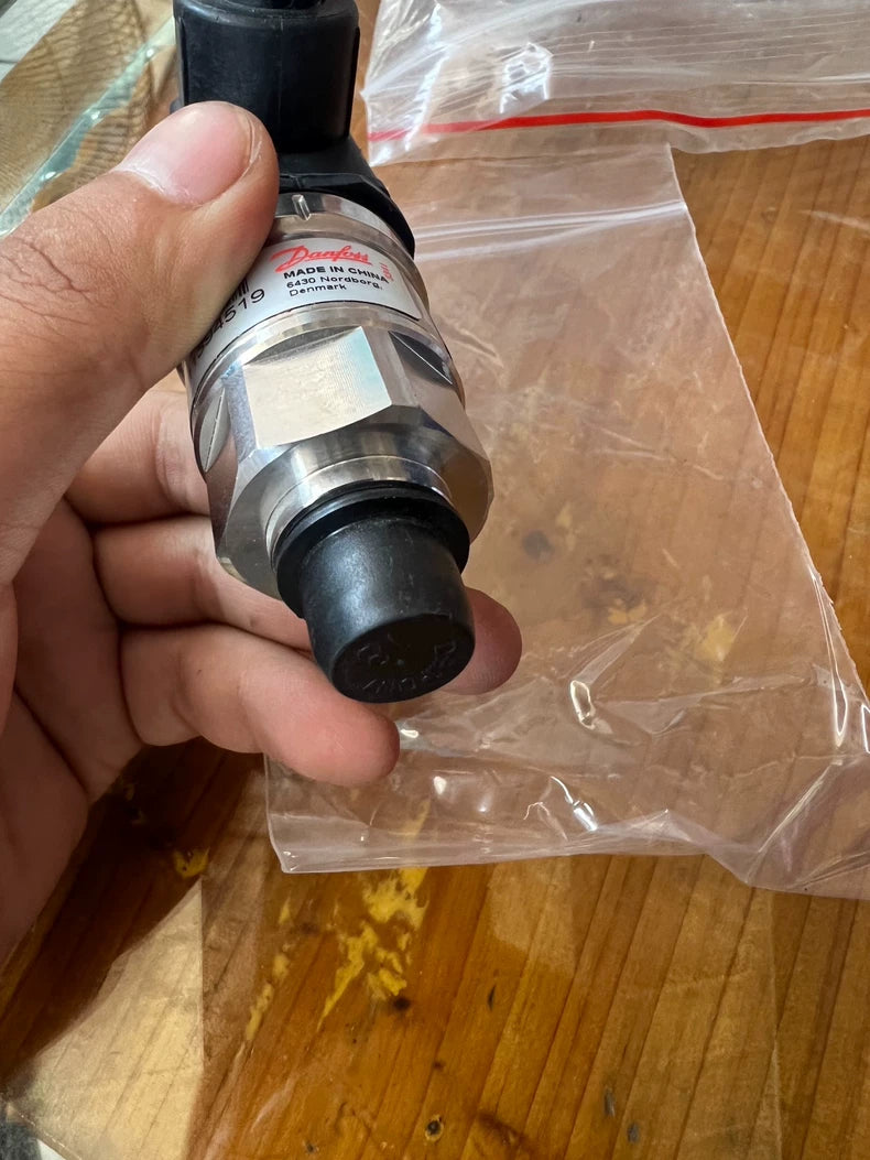 Used DANFOSS MBS3050 060G3583 Pressure Transmitter