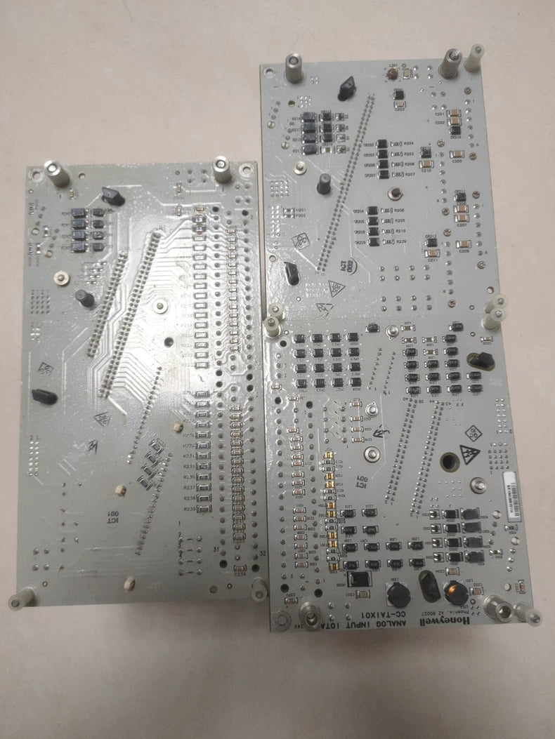 Used Honeywell CC-PDIL01 Interface Module