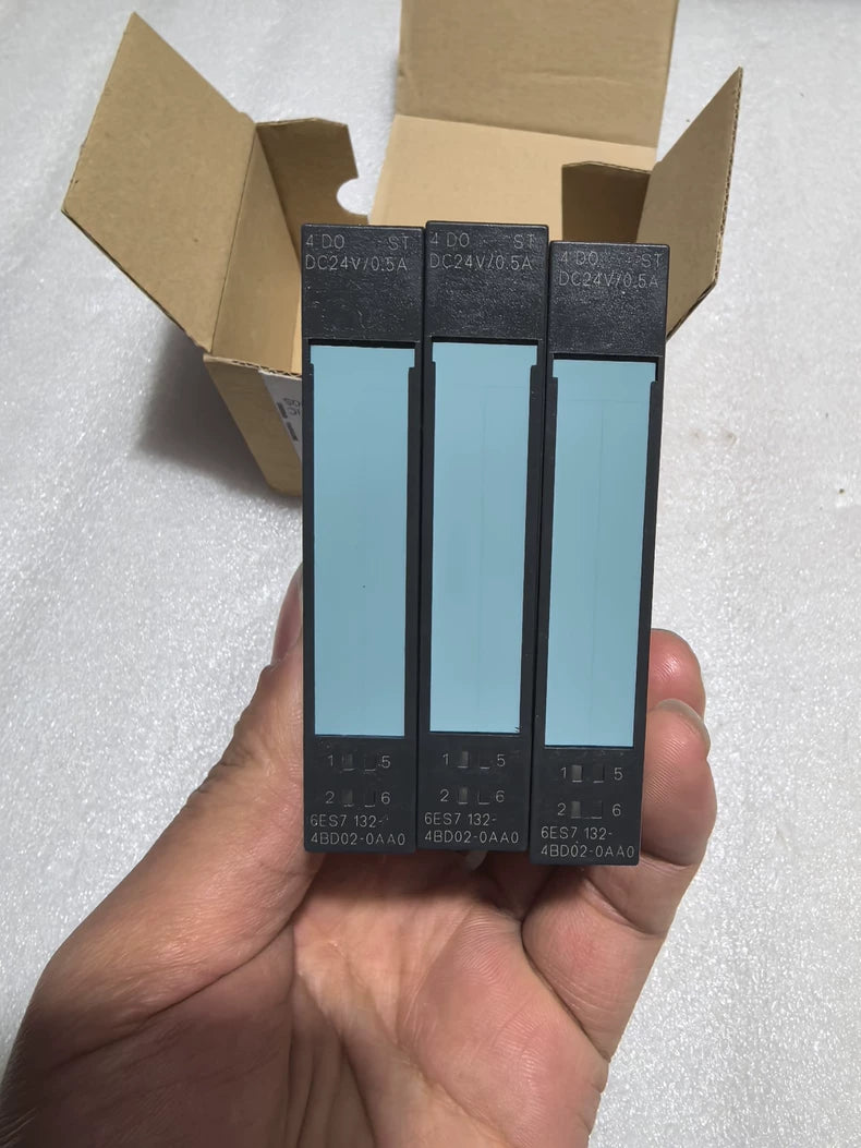 Used Siemens 6ES7 132-4BD02-0AA0 Digital Output
