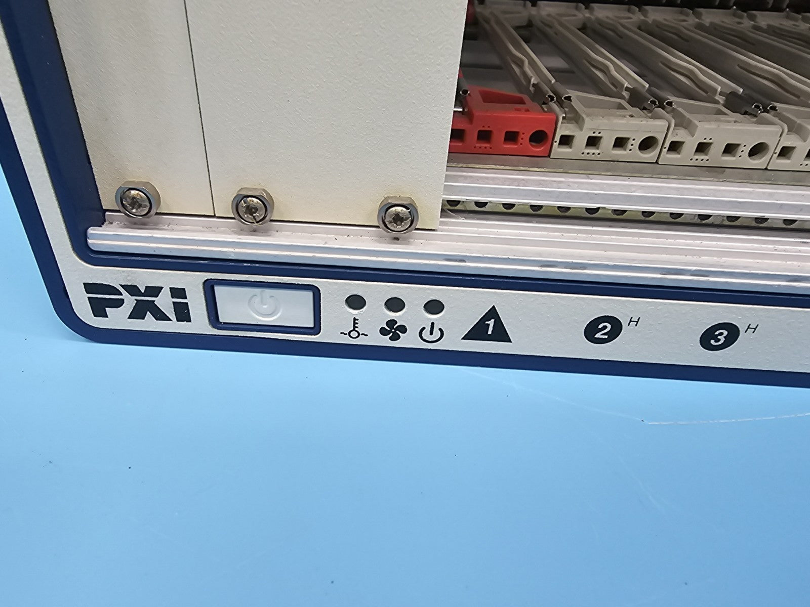 NI PXIe-1085 18-Slot 10MHz Chassis 153869D-01L