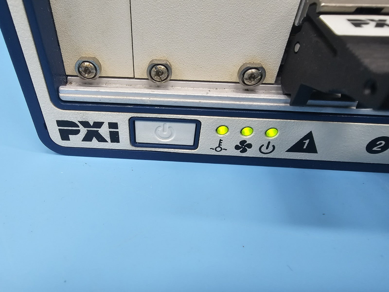 NI PXIe-1085 18-Slot 10MHz Chassis 153869D-01L