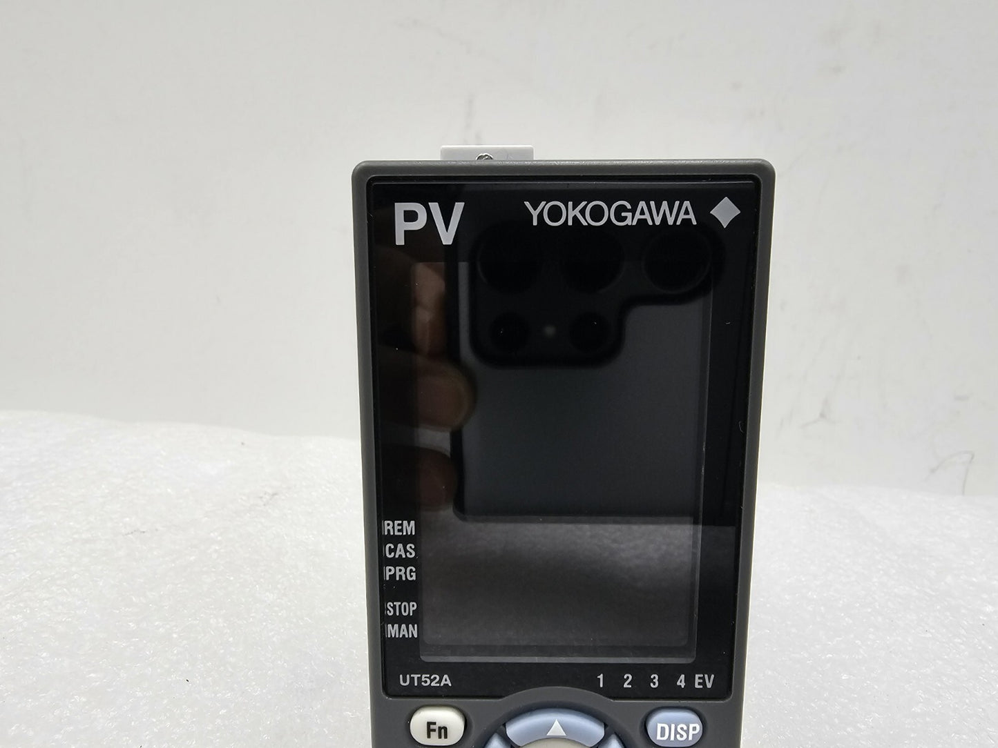 Yokogawa UT52A Temperature Controller S8 R1
