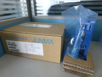 1PC New Yaskawa SJDE-04APA 400W Servo Drive Original In Box