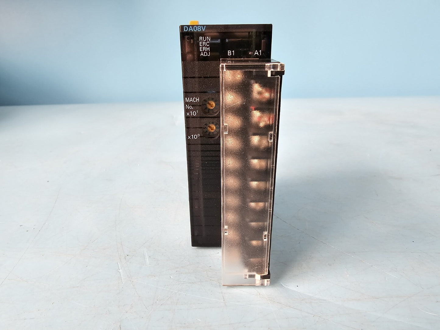 Omron CJ1W-DA08V D/A Unit