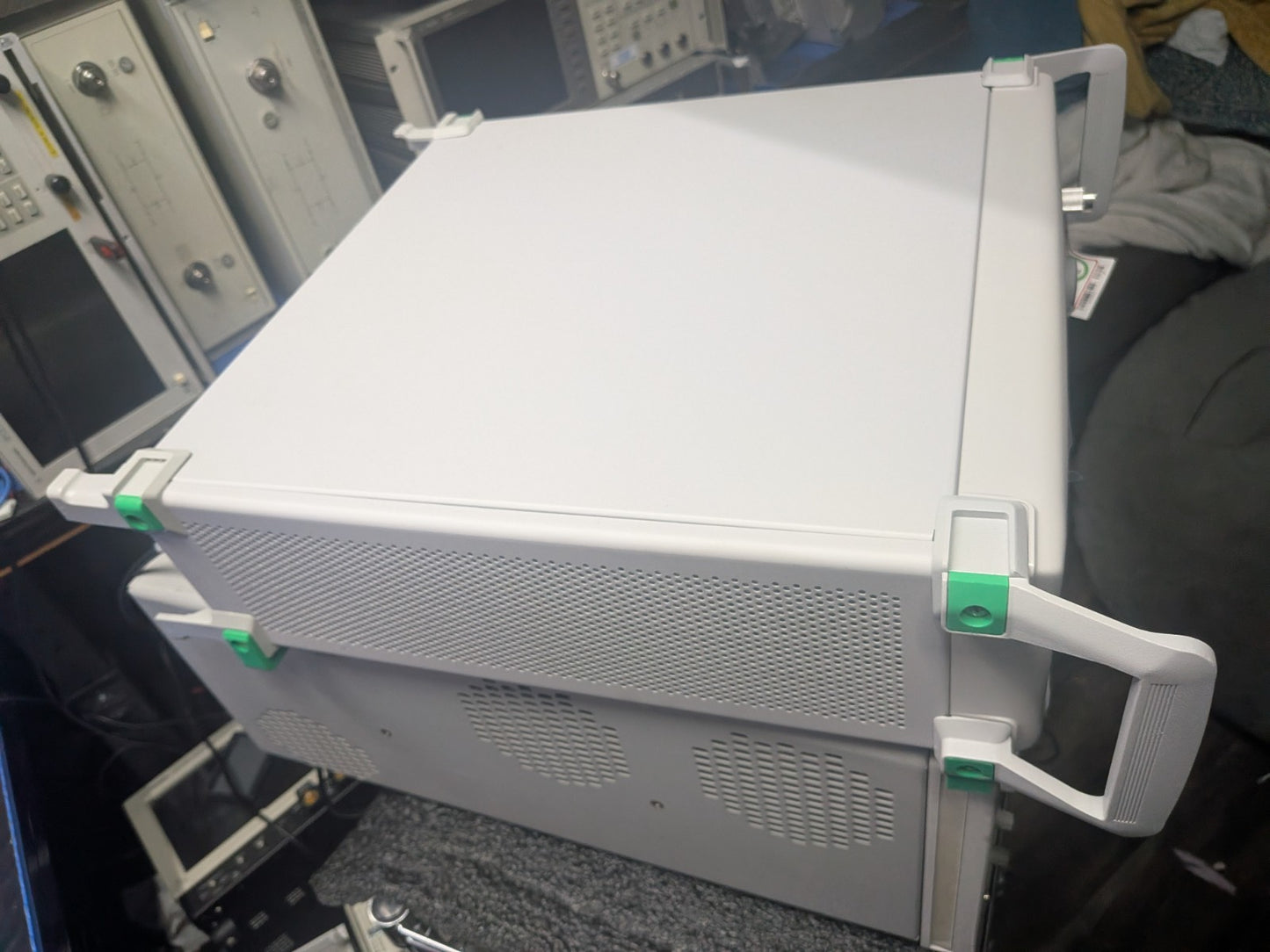 Anritsu MG3694C Signal Generator 2-40GHz High Power Low Phase Noise