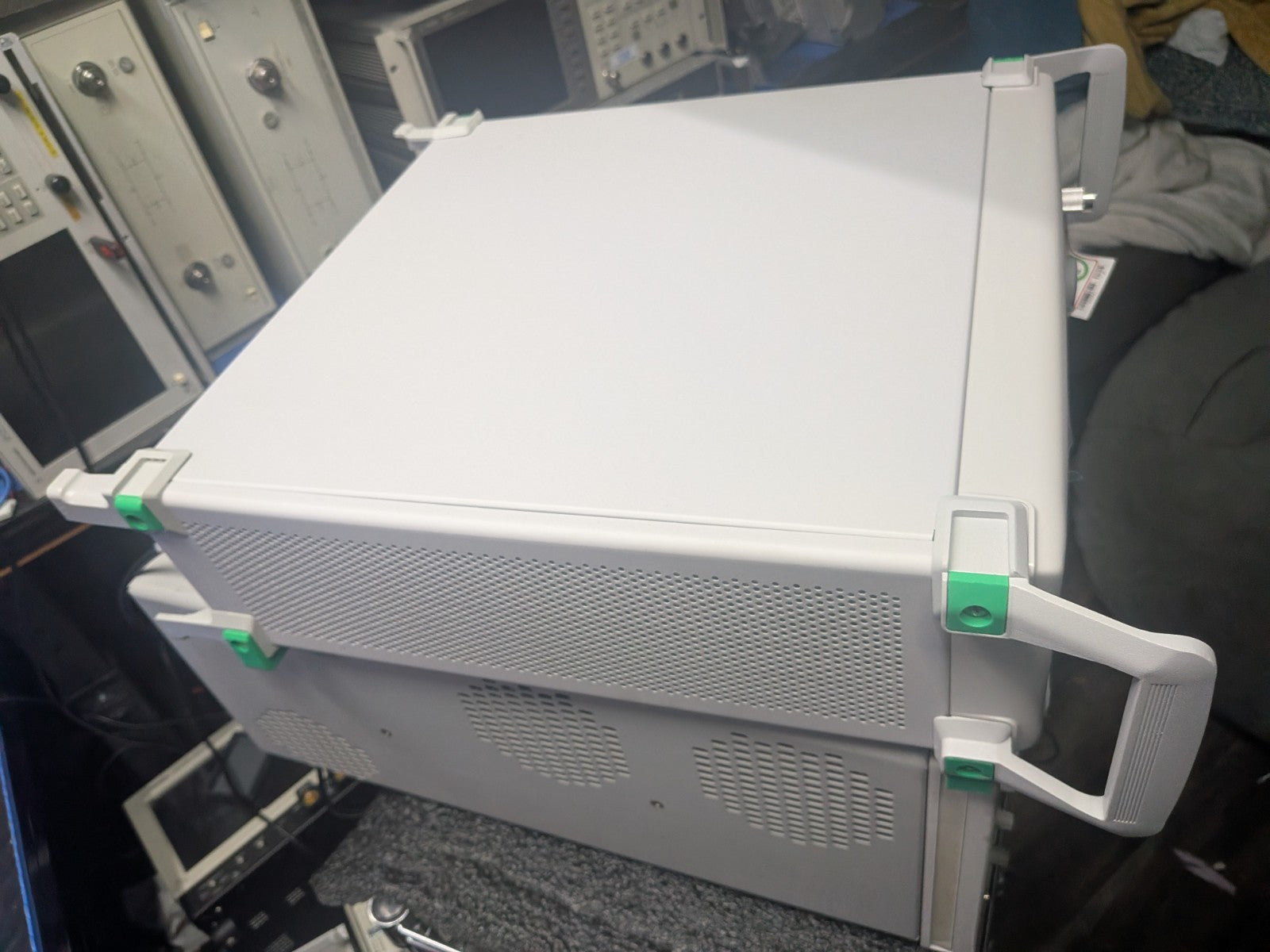 Anritsu MG3694C Signal Generator 2-40GHz High Power Low Phase Noise