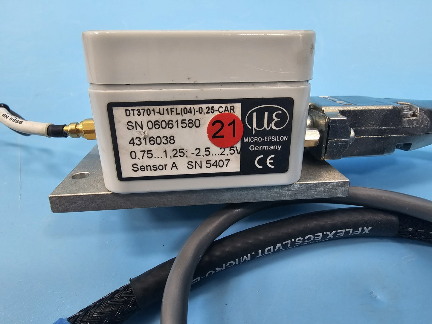 Micro Epsilon eddyNCDT DT3701-U1FL Sensor