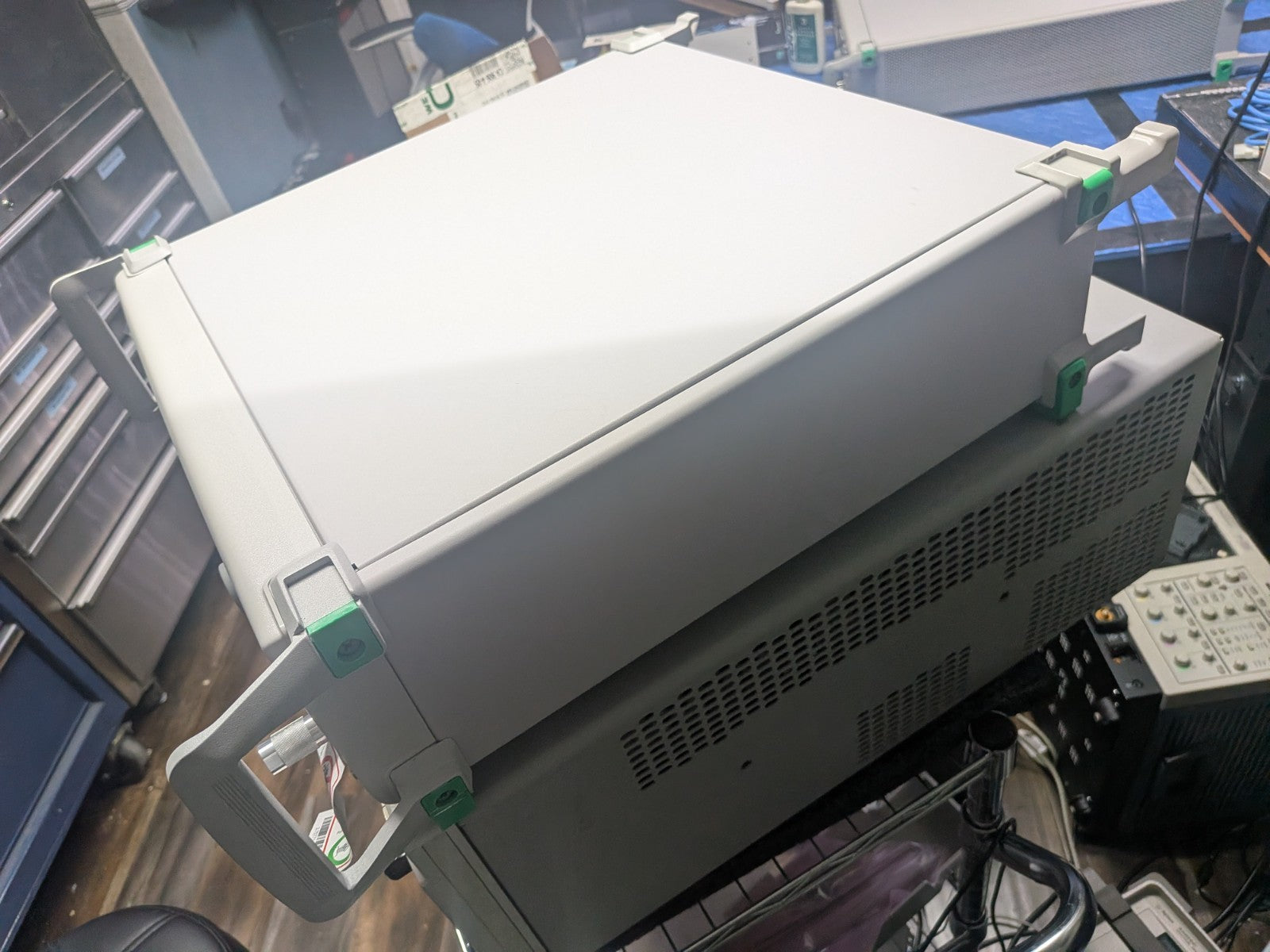 Anritsu MG3694C Signal Generator 2-40GHz High Power Low Phase Noise