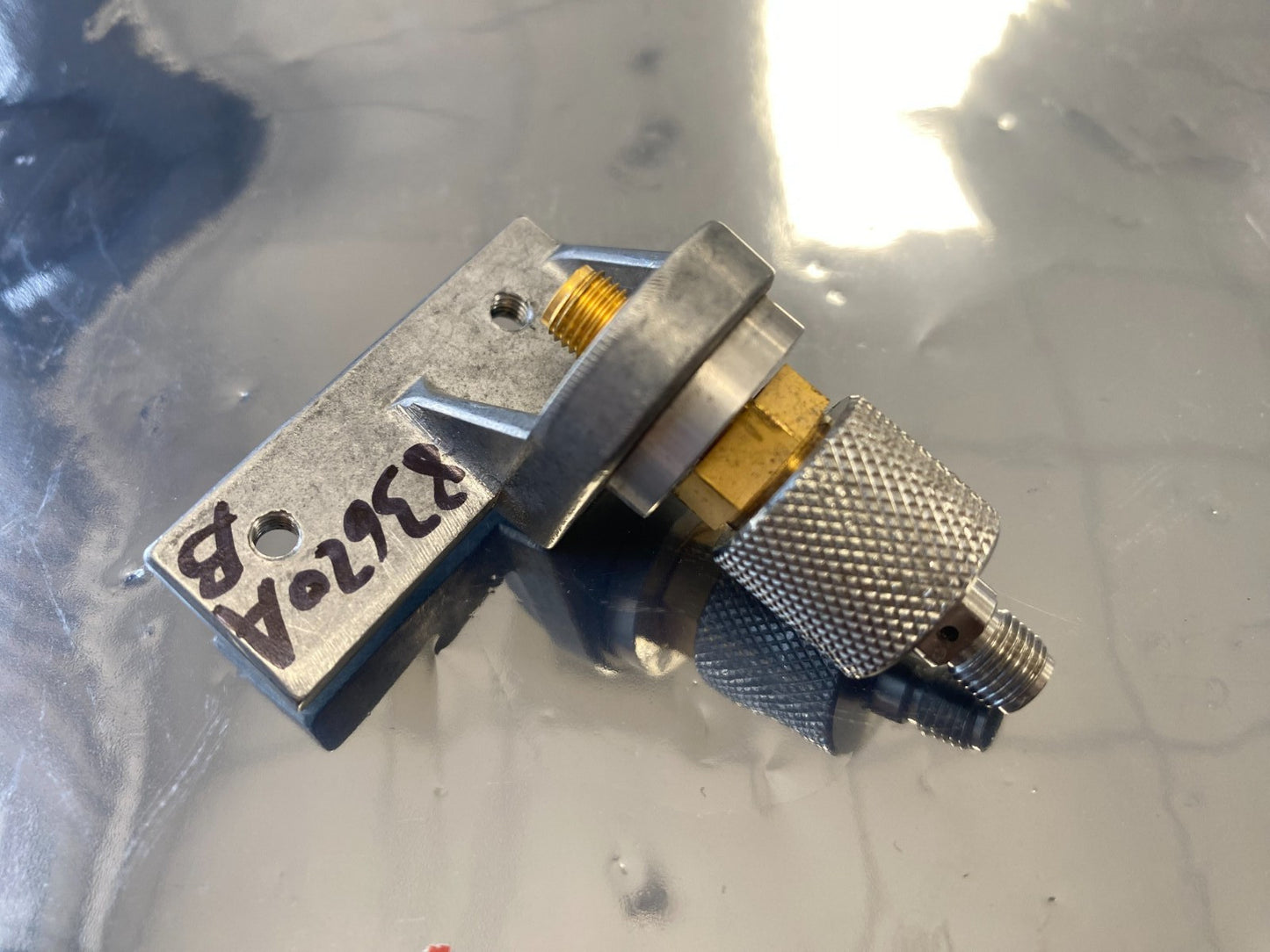 Agilent RF Connector 83620A 83620B Bracket