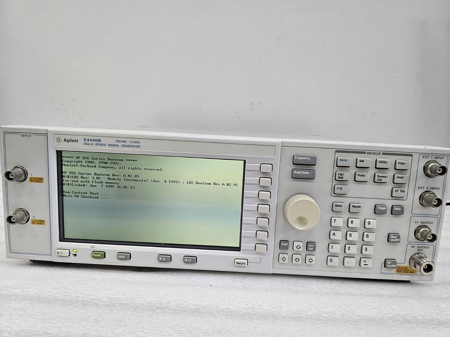 Agilent E4430B ESG-D Signal Generator 250kHz-1.0GHz