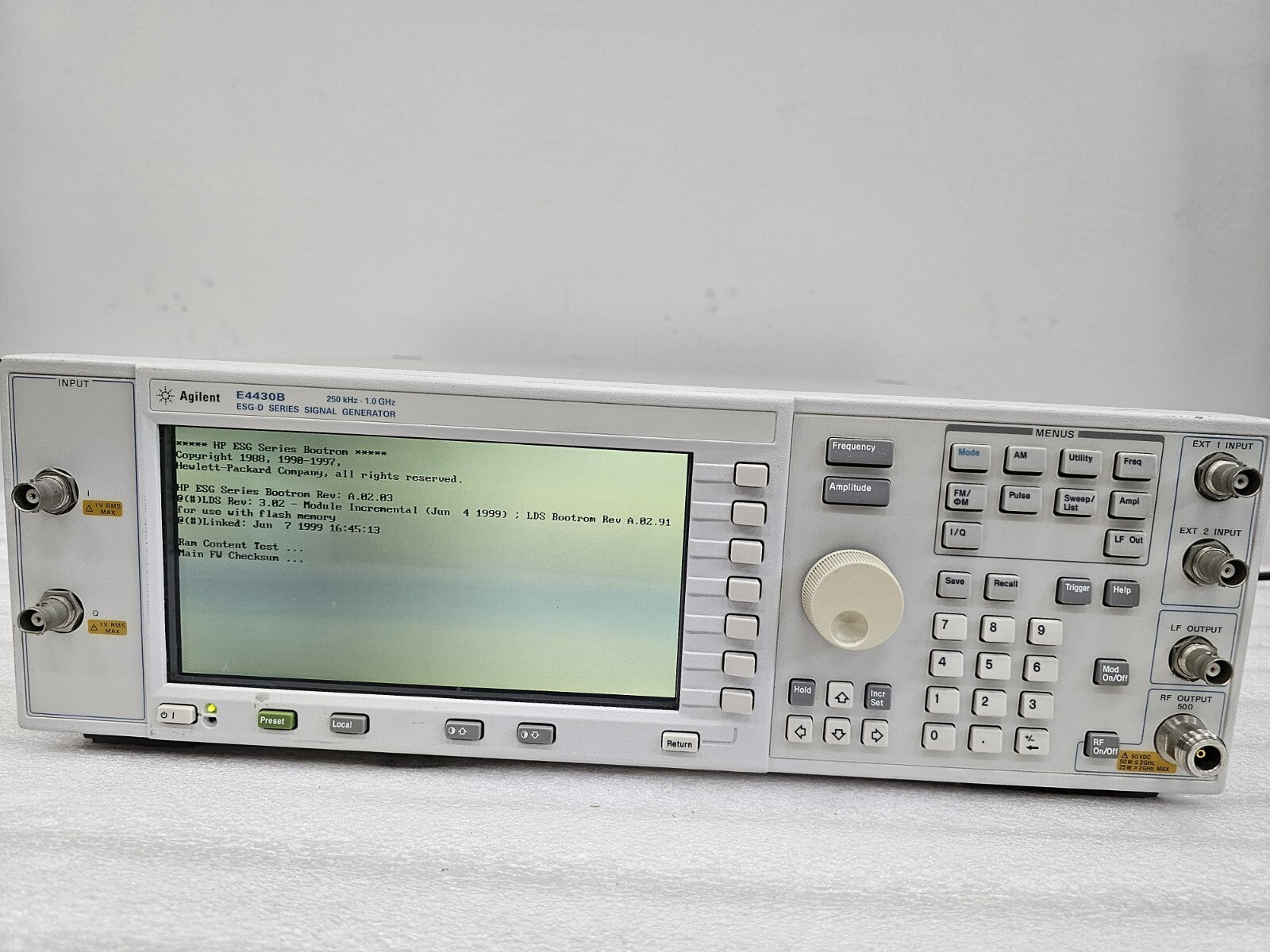 Agilent E4430B ESG-D Signal Generator 250kHz-1.0GHz