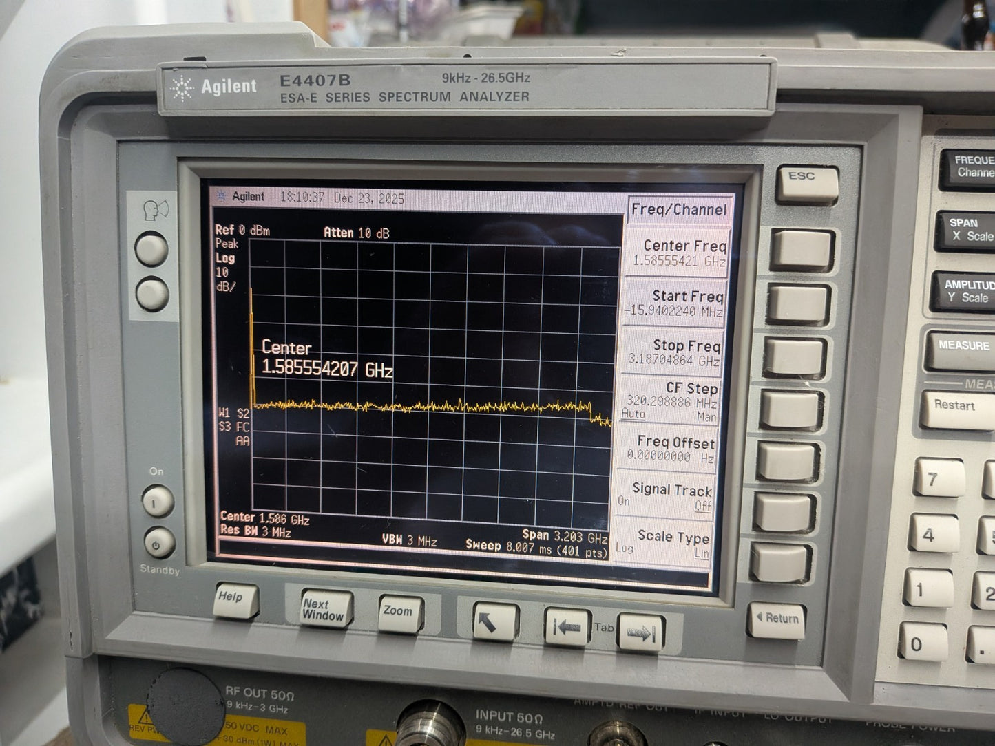 Agilent HP Keysight E4407B 26.9 GHz Spectrum Analyzer