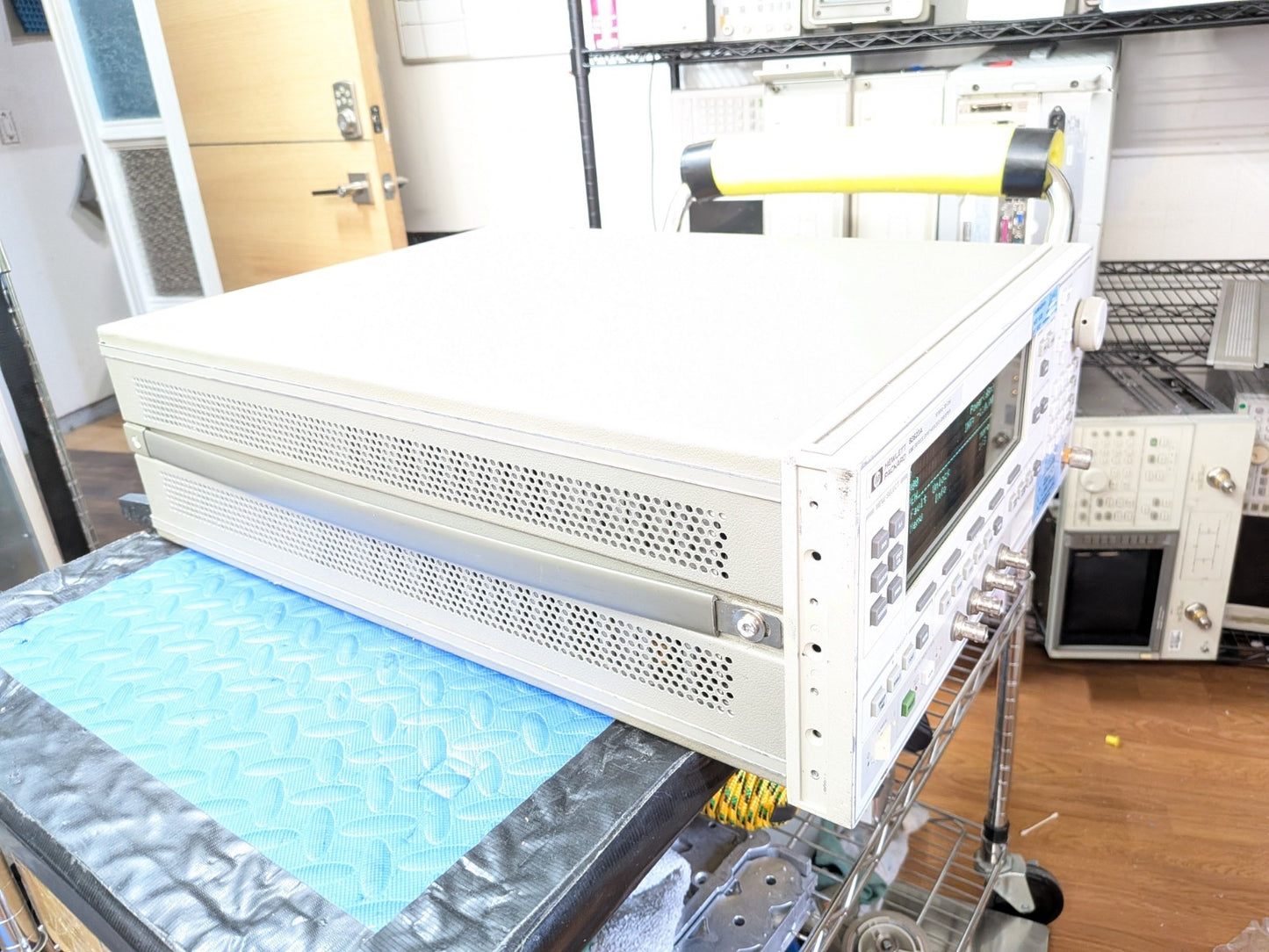 HP Agilent 83623A/B Signal Generator CW/Sweeper