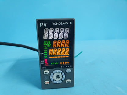 Yokogawa UT32A-010-11-00 Style S6 Controller