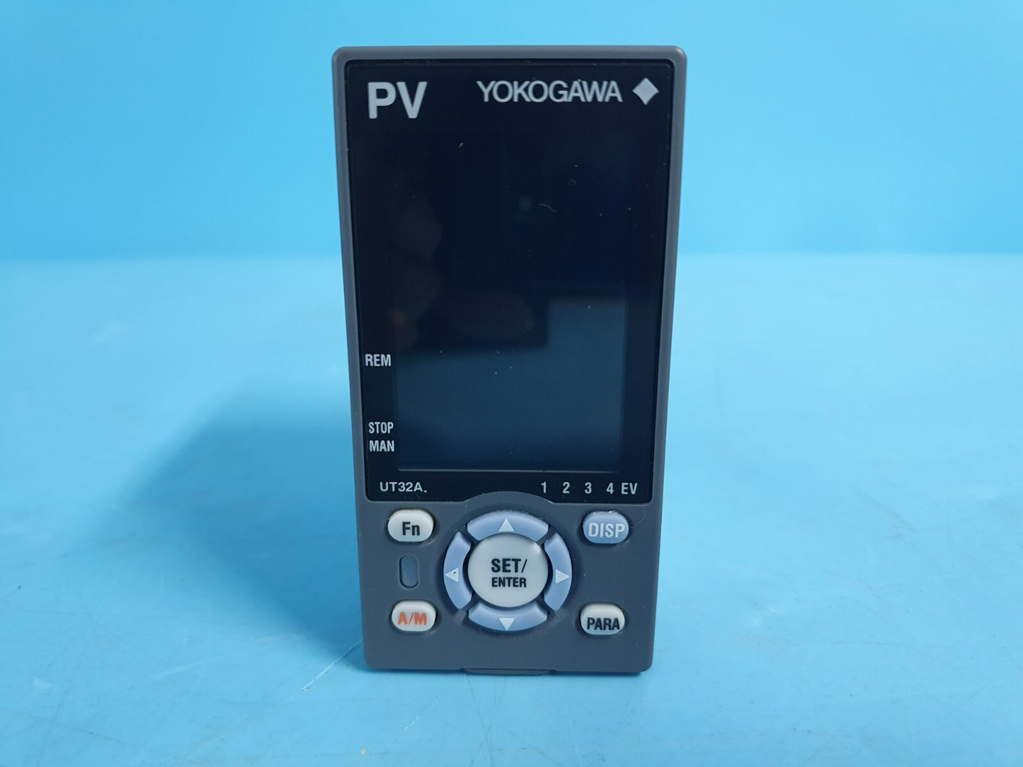 Yokogawa UT32A-010-11-00 Style S6 Controller