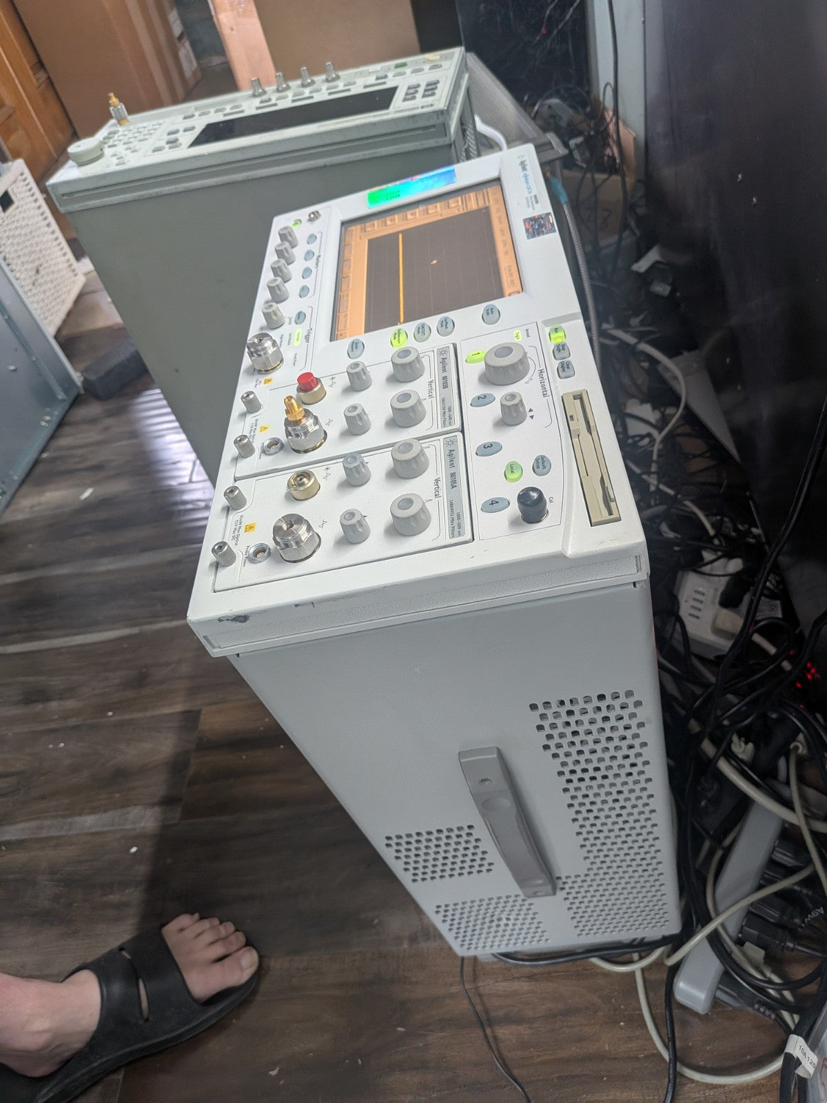 Agilent 86100B Infinium DCA-J 14GHz Mainframe