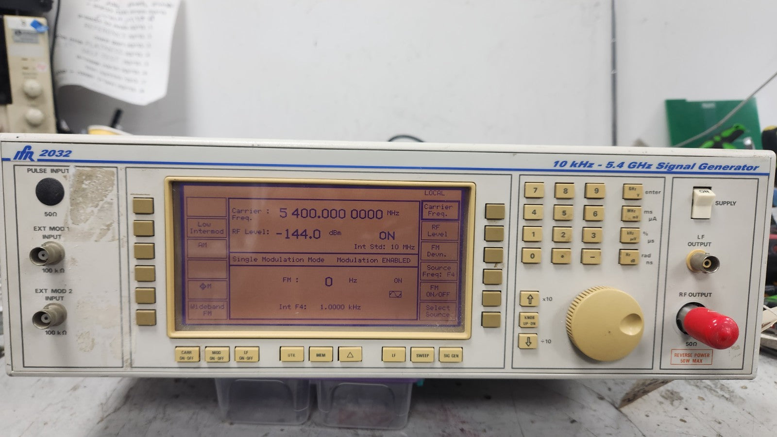 IFR 2032 10KHz 5.4GHz Signal Generator