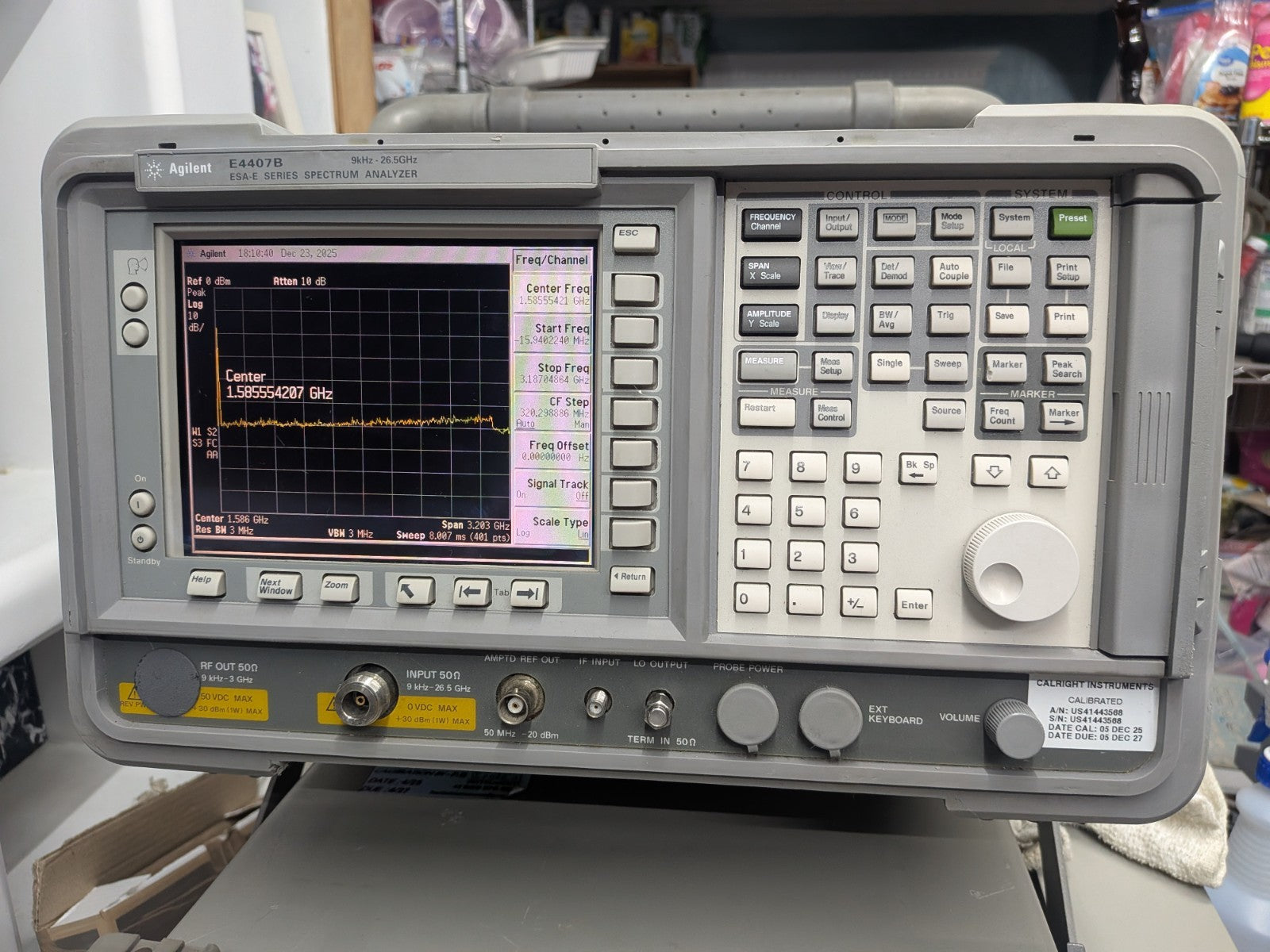 Agilent HP Keysight E4407B 26.9 GHz Spectrum Analyzer