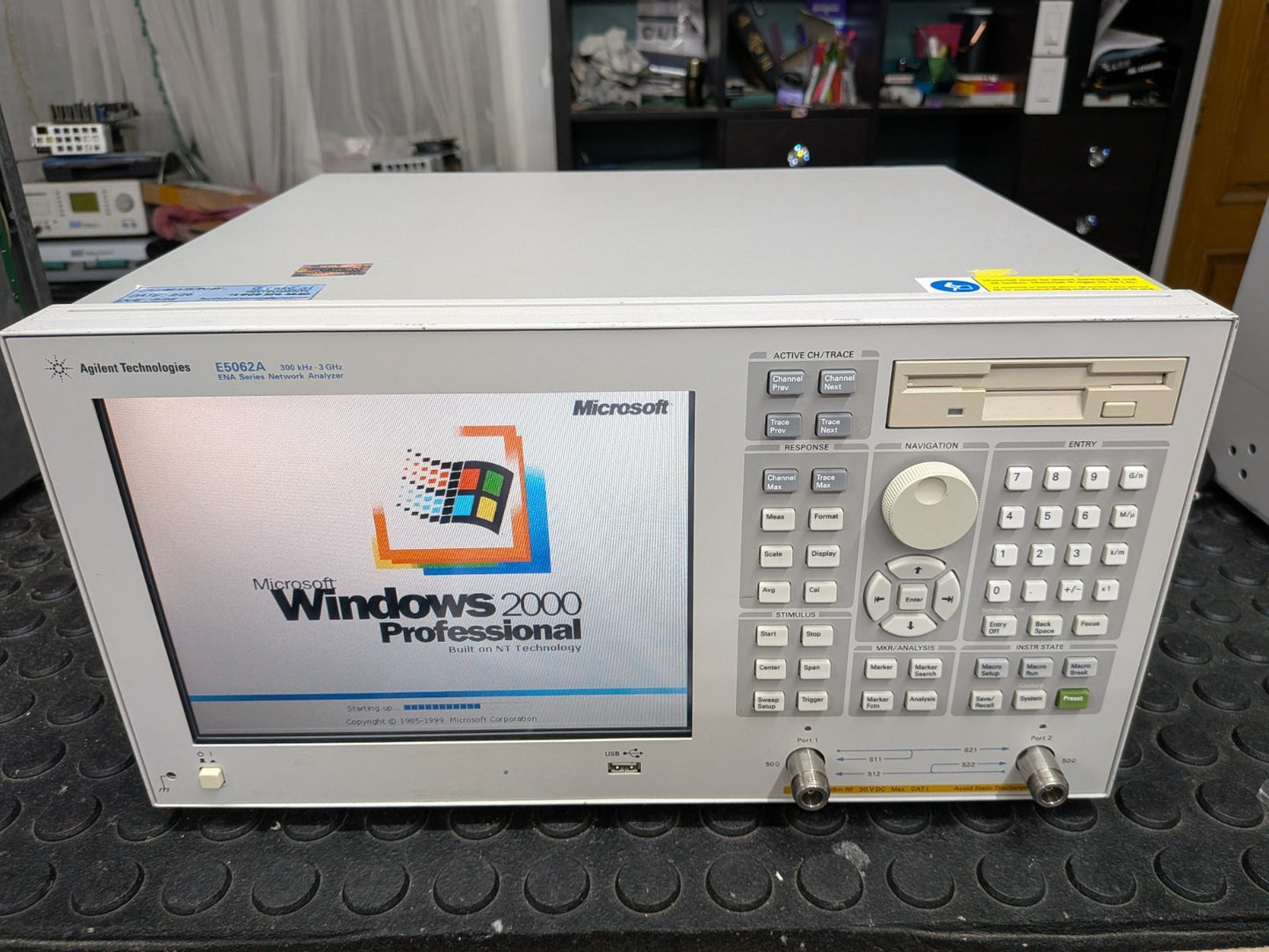 HP Keysight Agilent E5062A 3 GHz ENA-L RF Vector Network Analyzer