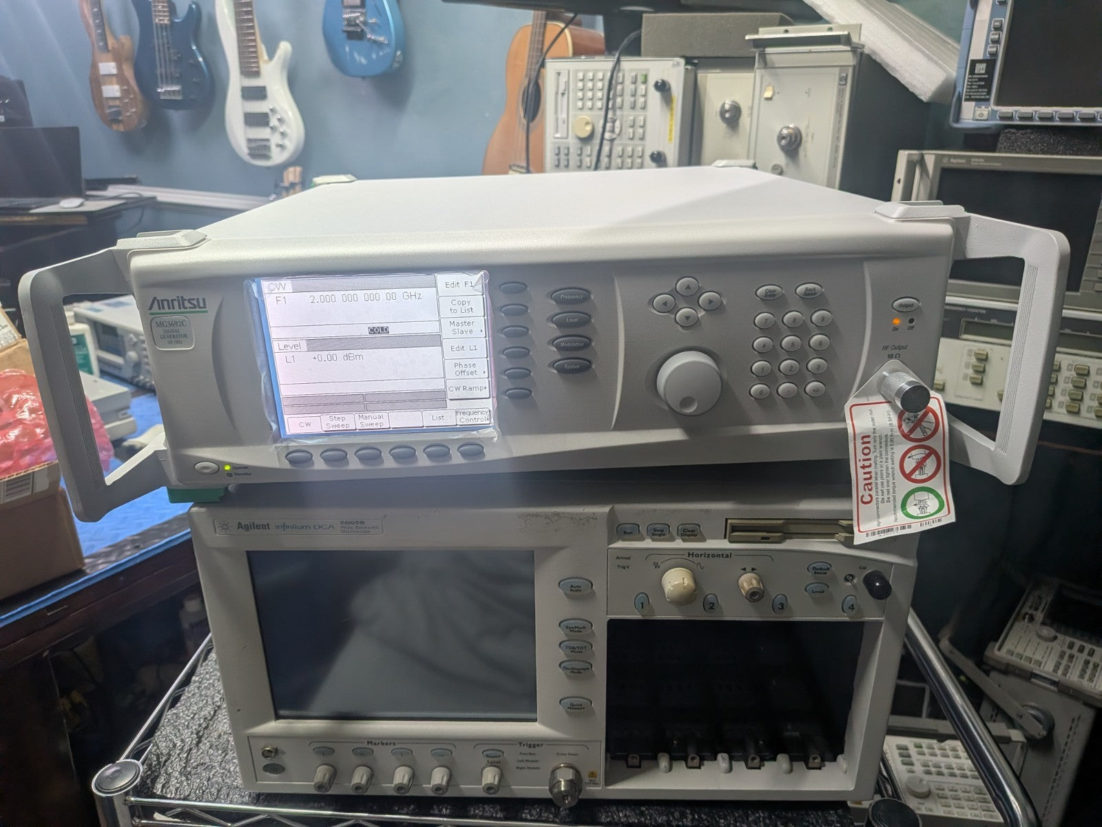Anritsu MG3694C Signal Generator 2-40GHz High Power Low Phase Noise