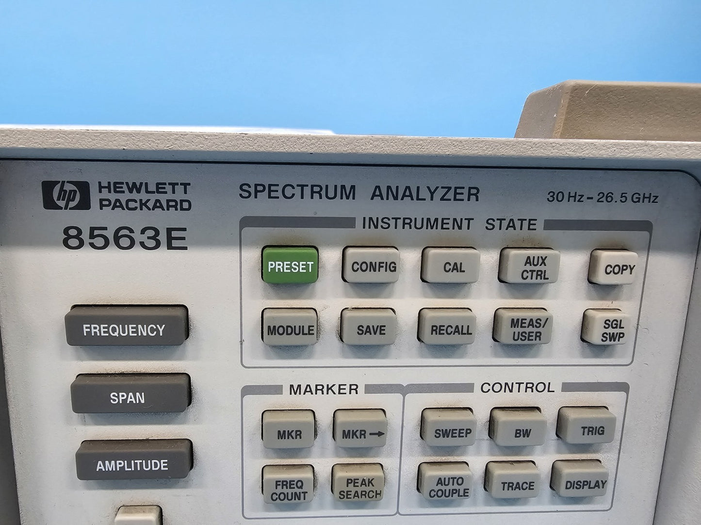 HP 8563E 30Hz-26.5GHz Spectrum Analyzer Calibrated